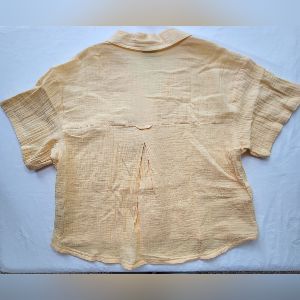 COLUMBIA Holly Hideaway Breezy Short Sleeve Top - Size L - Light Yellow (NWT) - Picture 7 of 14